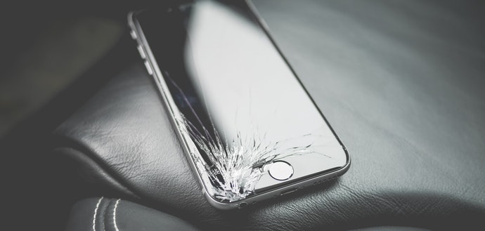 4 Easy Steps To Take Before Submitting Your Phone For Repair_Featured